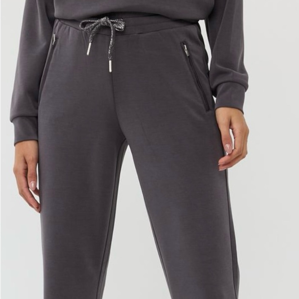 EsQualo Sweats